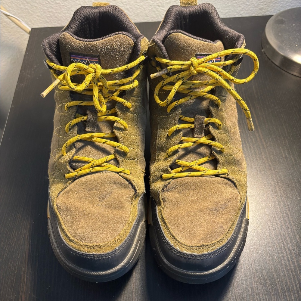 Patagonia boots Olive Suede / Yellow / Black